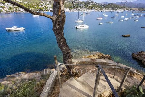 Denna rymliga lägenhet ligger i den eftertraktade Port de Andratx och kombinerar modern komfort med naturlig charm och erbjuder bra havsutsikt och ett utmärkt läge inom gångavstånd från hamnen, där du hittar ett livligt urval av restauranger, butiker...