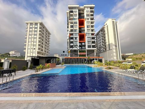 STIJLVOL NIEUWBOUW APPARTEMENT IN MAHMUTLAR/ALANYA – MODERN DESIGN & LUXE COMPLEX   In Mahmutlar, op slechts 750 meter van het strand, wacht een modern 1+1 appartement op u in een goed onderhouden wooncomplex met een breed scala aan vrijetijds- en we...
