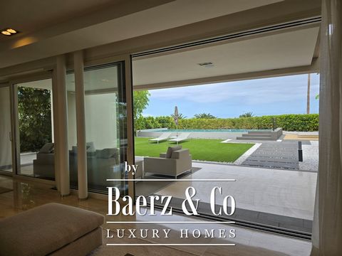We zijn erg blij dat we u deze uitzonderlijke, nieuw gebouwde luxe villa kunnen aanbieden, gelegen in de prestigieuze woonwijk Costa Adeje Golf in het zuiden van Tenerife. Deze locatie combineert comfort met privacy en brengt u dicht bij alles wat u ...