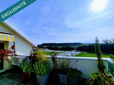 Situé à WALDIGHOFEN, bel appartement de 93m² habitable et 113m² au sol, au calme avec 1 très agréable terrasse ensoleillée de 34m² , 4 pièces, 1 grand séjour de 33m², 3 chambres, un double garage , 1 grande cave et 2 places de parking