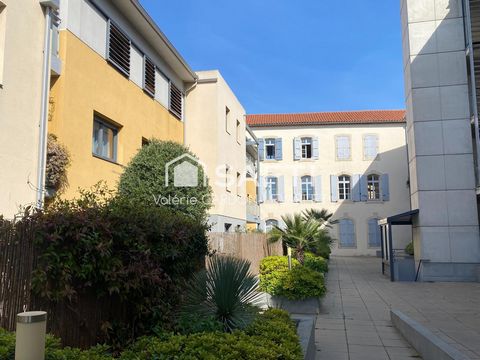 1er étage avec ascenseur et place de parking en centre ville
