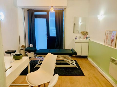 Idéal pour un premier investissement ou pour compléter un portefeuille, ce local de 18,13 m² est une pépite à saisir dans un secteur recherché. Les points forts de cet investissement : - Rentabilité brute exceptionnelle de 5,80 % : Une opportunité ra...