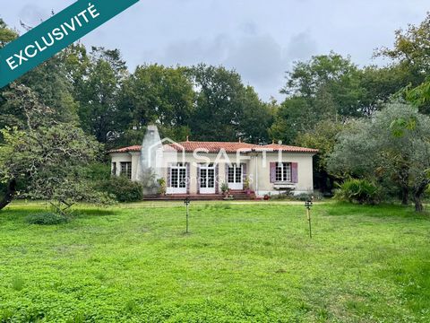 Maison dans un parc forestier