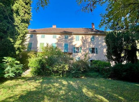Demeure avec 10 pièces et une piscine