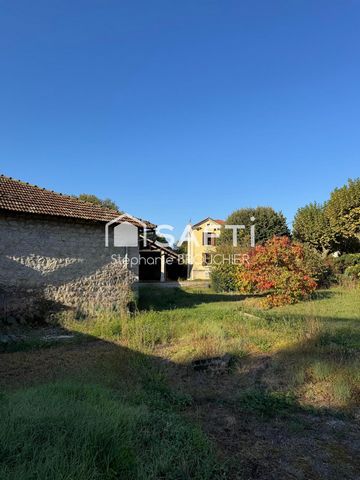 Maison d'habitation et hangars en pierre