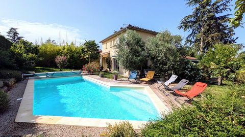 Maison familiale avec piscine au Cœur de St Genis les Ollières