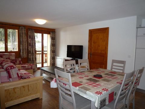 The Chalet Les Carons is located in Les Saisies resort. It is ideally situated close to shops, ski pass desk and the bus stop. The ski slopes are 250 m from the chalet. You can join the village center 3 km from the accommodation. Surface area : about...