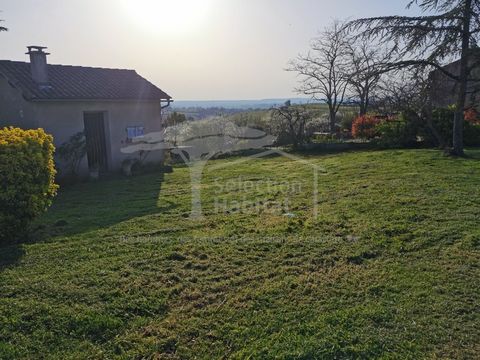 Beautiful land of approximately 1131 m² in the town of Saussenac not overlooked, serviced, excluding building housing estate CU ok. The land is located in a hamlet of four houses. Garden shed (became a maisonette) of 20 m² on the plot. Very nice poin...