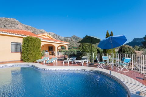 Welcome to this beautiful house with magnificent mountain views, situated in Barx. It accommodates 6 people. The exterior area is beautiful. It features a furnished terrace, a chlorine swimming pool of 8 x 4 m and a depth ranging from 1.1 to 1.8 m, a...