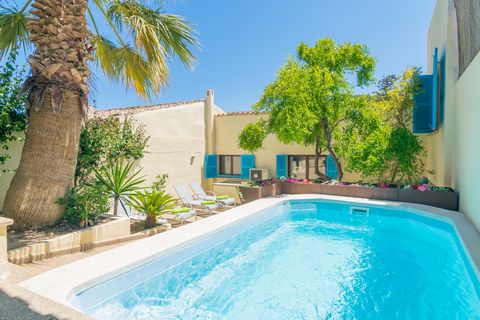 Beautiful house for 7 people located in Capdepera, with a private chlorine pool and mountain views. If someone thought that it was not possible to enjoy a nice swim in a beautiful pool within a village house, this fantastic house proves to be just th...