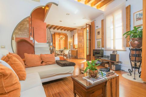 In the heart of Palma, the capital of the island, and just 1.3 km from the beach, this spectacular 5-storey house offers a second dream home to 4 guests. We welcome you to this impressive five-storey classic building, delicately restored to the avant...