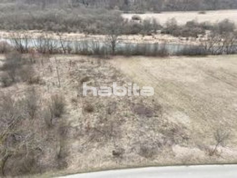 A plot for sale in the Bieszczady Mountains in the charming town of Zwierzyń, with an area of ​​19 ares, plot number 64. The property directly borders the coastline of the San River and is located by an asphalt road. In the vicinity there is a well-k...