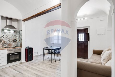 Description Single storey house of type T1 remodeled about 5 years ago. Located in the A.R.U. zone in the historic center of Évora, located a few meters from Praça do Giraldo and very close to schools, traditional commerce, university of Évora, cultu...