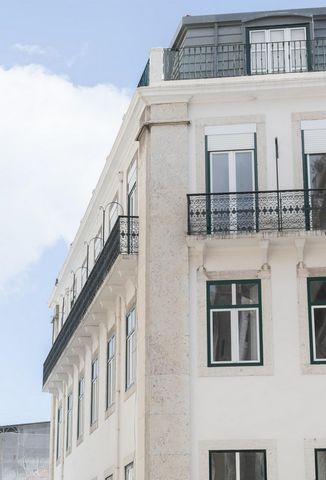 Welcome to Cruzes da Sé, an iconic building, part of the immediate visual and architectural landscape of the Sé Lisboa, almost within touching distance, with quite distinct and highly desireable qualities. The lovely building is home to two well-appo...