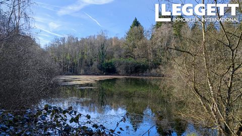 A19487ATM87 - Your chance to own your own lake in the Haute Vienne. Just 15 minutes north of Limoges and located along the N147 you will find this pretty little plot of just over 1 hectare which consists mainly of the lake itself. Note that this lake...