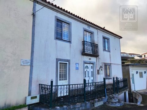 House for sale at Lajes das Flores in Flores Island, Azores, Portugal. House consisting of 3 floors, set in a 428 m2 plot, located in the parish of Lajes das Flores, with side entrance (pedestrian). The house needs some improvement works. Floor 0: La...