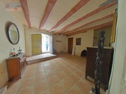 Village house of 220m2 built distributed in hall, living room with access to large garden of 125 m2 in the back, kitchen, 1 bathroom, 1 toilet and 5 bedrooms. There is also something very typical in the village houses a cup of VI. Attic of 19 m2 with...