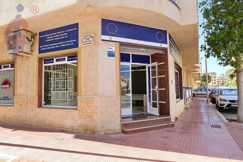 Commercial ground floor office space of 66 m2, located between the Mercadona and Parque Sur! This office-shopping space is located in a good commercial area at just 450 meters from the beach in well visited area ideal for any type of company, both fo...