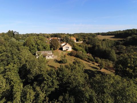 In the heart of the Périgord Limousin park, at the end of a hamlet, surrounded by nature and the sound of a nearby stream, nestles this lovely property. The work on this former barn was completed a few years ago and it now offers a beautiful, very br...