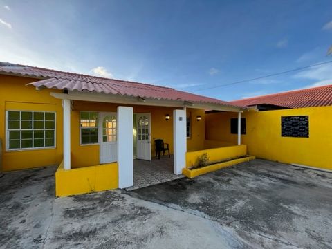 This home is located at walking distance to the inner city of Oranjestad and only a short drive away from the Eagle Beach. The 2 bedroom 1 bathroom home has a build-up of 96 m2 and sits on 203 m2 of Long Lease land, including covered front porch, bat...