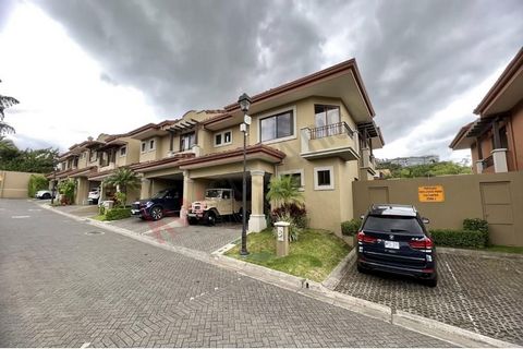 Live in Escazú, in one of the best locations, in a family condominium, with excellent amenities! Spacious house for sale in Condominio Villas de Valencia, Escazú! This spacious house is one of the largest in the condominium and features excellent rem...