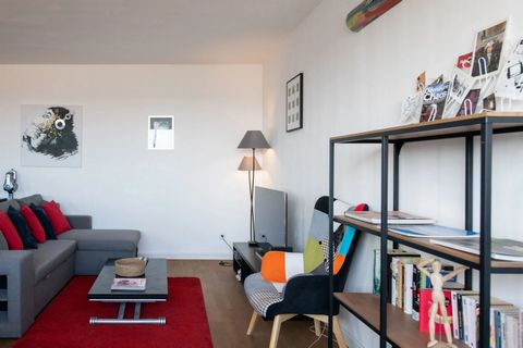 Located in the heart of the chic Foch district, a few minutes walk from the Parc de la Presqu'île and the Parc de la Tête d'Or, you will appreciate the tranquility and comfort of this modern and tastefully decorated apartment. The apartment is locate...