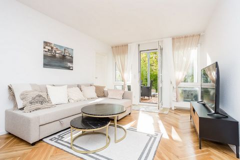 This spacious 3 room apartment with bedroom, study and separate living room offers the ideal setting to arrive comfortably in the Berlin Brandenburg area. The apartment is located in the renowned Golf & Country Club Seddiner See. It is freshly furnis...