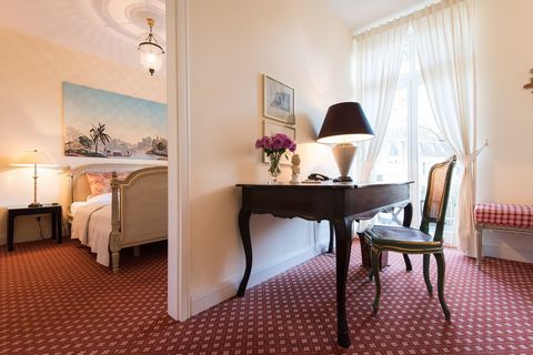 The Guesthouse is located in a very quiet area in the West End of Frankfurt and it offers furnished apartments in different sizes between 25qm - 45qm. The apartments offer a kitchenette, spacious shower bathrooms and partly balconies with view to the...