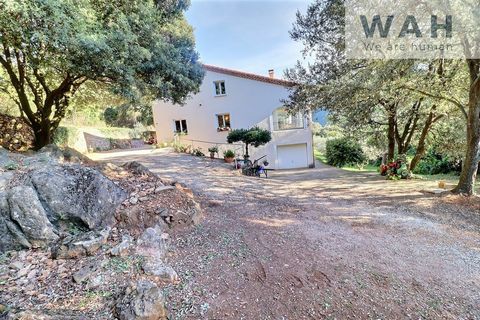 The WAH agency of Clermont l'Hérault offers you in exclusivity this villa of 185 m2 of living space on a plot of 5638 m2, very pleasant because not overlooked in the heights of LODEVE quiet in the heart of nature. On the ground floor, you will enjoy ...