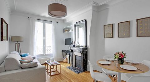 Ce charmant appartement a été rénové en 2017 et dispose de tous les équipements modernes dont vous pourriez avoir besoin avec des touches de charme traditionnel parisien. Les fenêtres permettent un merveilleux flux de lumière dans la pièce de vie pri...
