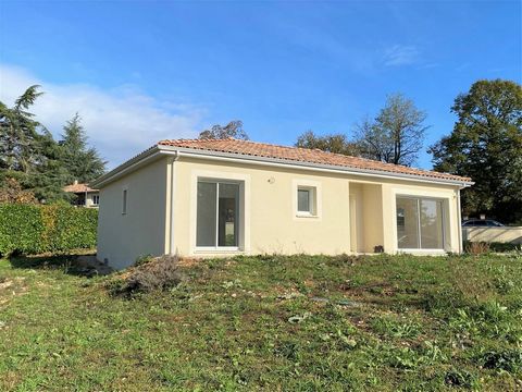 New single-storey house completed in 2023 on land of 1560 m2 on the outskirts of a pretty village in the Lot with magnificent views. This house with a living area of 85 m2, offers a beautiful bright living room of 46 m2 with an entrance, lounge area ...