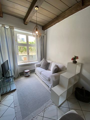 Lovely and quietly located corridor house (very specific to Luebeck) on Luebeck's Old Town Island. The furnished townhouse is located in a quiet corridor in the Engelsgrube. The house has two floors and is approx. 34 sqm in size. You enter the house ...