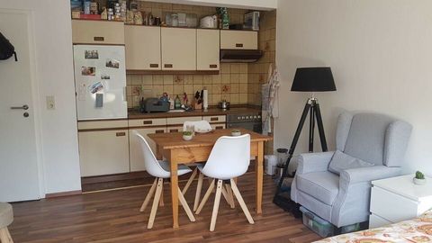 One-room apartment in the heart of Zerzogenaurach, 28 sqm, furnished, 1 min to jogging routes, 1-2 min to the city center, next to the secondary school, Burgstaller Weg, short distance to INA Schäffler and Adidas. Garden sharing