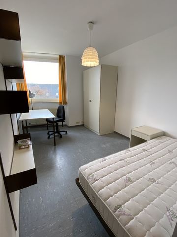 This small but nice student apartment is located in a very quiet student residence, just outside the city in the beautiful quarter Mainz-Laubenheim. The resident will find a kitchen equipped with a refrigerator and 2 hotplates and a bathroom with sho...