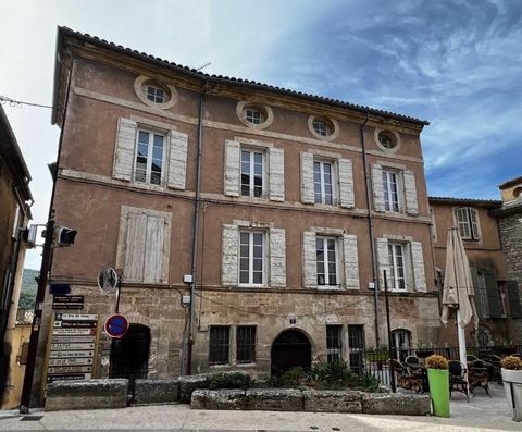 In the charming town of Bonnieux, right in the heart of the historic center and close to all amenities, SAFTI is proud to present this beautiful bourgeois building of approximately 800m2 for renovation. The property comprises 6 units, 2 terraces, cel...