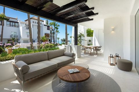 A stunning modern apartment sporting sea views within the exclusive enclave of the Puente Romano Resort on the Marbella Golden Mile The apartment boasts a beautiful covered and ample terrace catering to alfresco dining and a chillout area From the te...