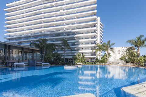 We welcome you to this beautiful apartment for 5 people, located in an impressive complex with outdoor community pool, heated pool, and just a few steps away from the beach of Gandia.For those who love warm weather, the sea and continuous entertainme...
