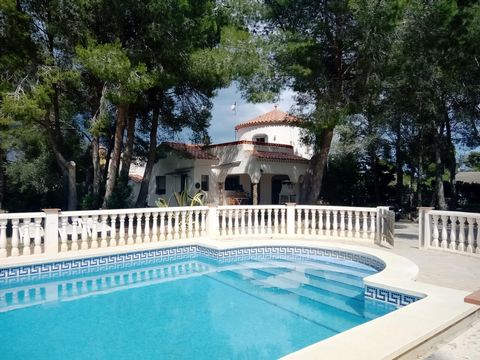 Spanishouse FOR SALE: Detached villa of 189 m2 on a plot of 1,640 m2 with swimming pool   REF: CH 1163   LOCATION: Las Tres Calas L'AMETLLA DE MAR   PRICE: 290.000 €   DESCRIPTION: Living room with fireplace, access to the covered terrace Separate ki...