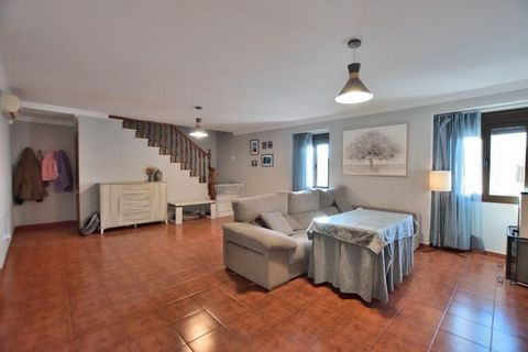 DUPLEX APARTMENT IN ARRIATE Great home ready to move into. It has 3 large bedrooms and two bathrooms (1 en suite). Cosy atmosphere with spacious living room with pellet fireplace. Heat and cold pump in living room, kitchen and master bedroom. Double ...