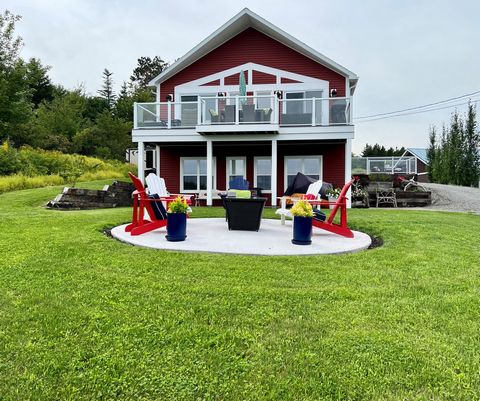 Luxury 3 Bed Waterfront Home for Sale in Guysborough Nova Scotia Canada Esales Property ID: es5553975 Property Location 10471 Highway 16 Guysborough Nova Scotia B0H1N0 Canada Price in Canadian Dollars $575,000 Property Details Captivating Coastal Ret...