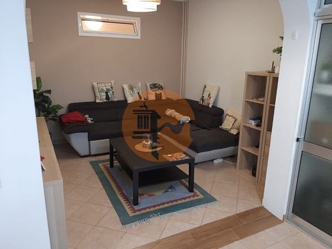 Come and discover this T4 apartment located in a calm and family-friendly residential area on the outskirts of Faro One of the characteristics of this apartment is that it is divided into 2 completely independent and functional T2 apartments, all you...