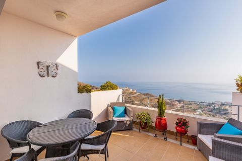 Stunning sea views on the sought-after Balcones del Mediterraneo development in El Peñoncillo. 4 bedrooms, 3 bathrooms, double garage and various sunny terraces. Well-kept community with pool & gardens.