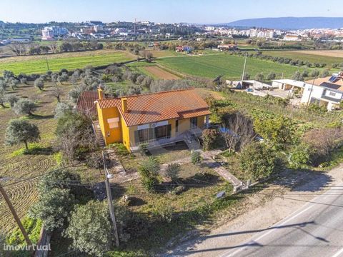 House to recover in a residential area of villas, has an annex next to the house with barbecue and wood oven, and construction has also started for expansion, being able to create its laser space transformed into a farm or accommodation operation. It...