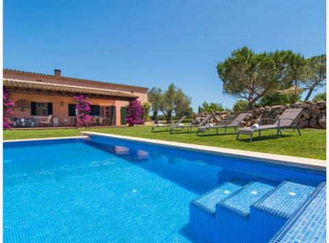 This cosy country house with a private pool for 8 guests near Muro invites you to spend quiet and stress-free vacations. The large porch overlooks the private salt swimming pool, with a size of 8m x 5m and a depth of between 1.4m and 2.2m. The garden...