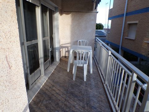 Don't miss this unique opportunity in the Torre de la Horadada area! This charming apartment for sale is located just a step away from the beautiful Rocamar beach. Located on the first floor of an apartment block without a lift, this property is idea...