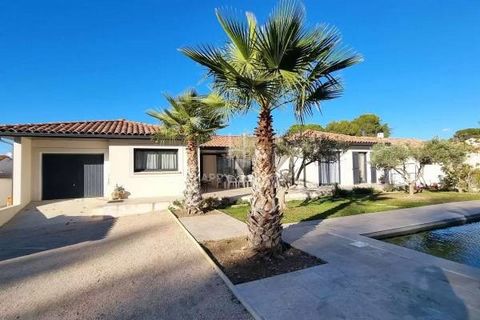 Less than 6km from the city center of St Rémy, in the town of Mas-Blanc des Alpilles, on a plot of 1000m2, villa of 2017 with a living area of approximately 143m2 on one level including a very large living room of 73m2, then 3 bedrooms, 2 bathrooms, ...