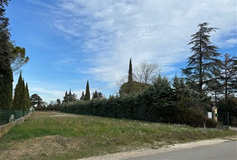 Building land of 1159 m2 for sale in SAINTE CECILE LES VIGNES - EXCLUSIVE In a pleasant environment, near the center of the village of Sainte Cécile les Vignes, you will be seduced by this 1,159 m2 plot of land accessible from the south of the plot. ...