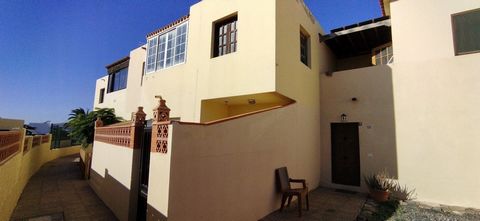 Opportunité - Propriété de la banque - Financement jusqu'à 100% possible. Maison mitoyenne située à Caleta de Fuste, une zone qui allie tranquillité et plaisir sur la côte de Fuerteventura. La propriété dispose de trois chambres et d'une salle de bai...