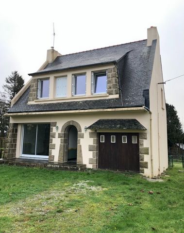 Dpt Côtes d'Armor (22), à vendre ROSTRENEN maison P4
