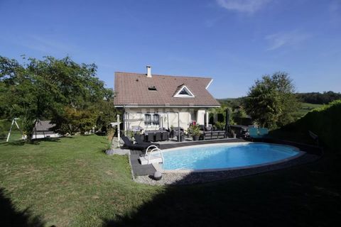 Ref ST1776: Swixim International offers you in Contamine Sarzin, in a green and calm setting, this beautiful house with a large garden and a south-west facing swimming pool. It consists of a large living room with fireplace, an open fitted kitchen, 4...